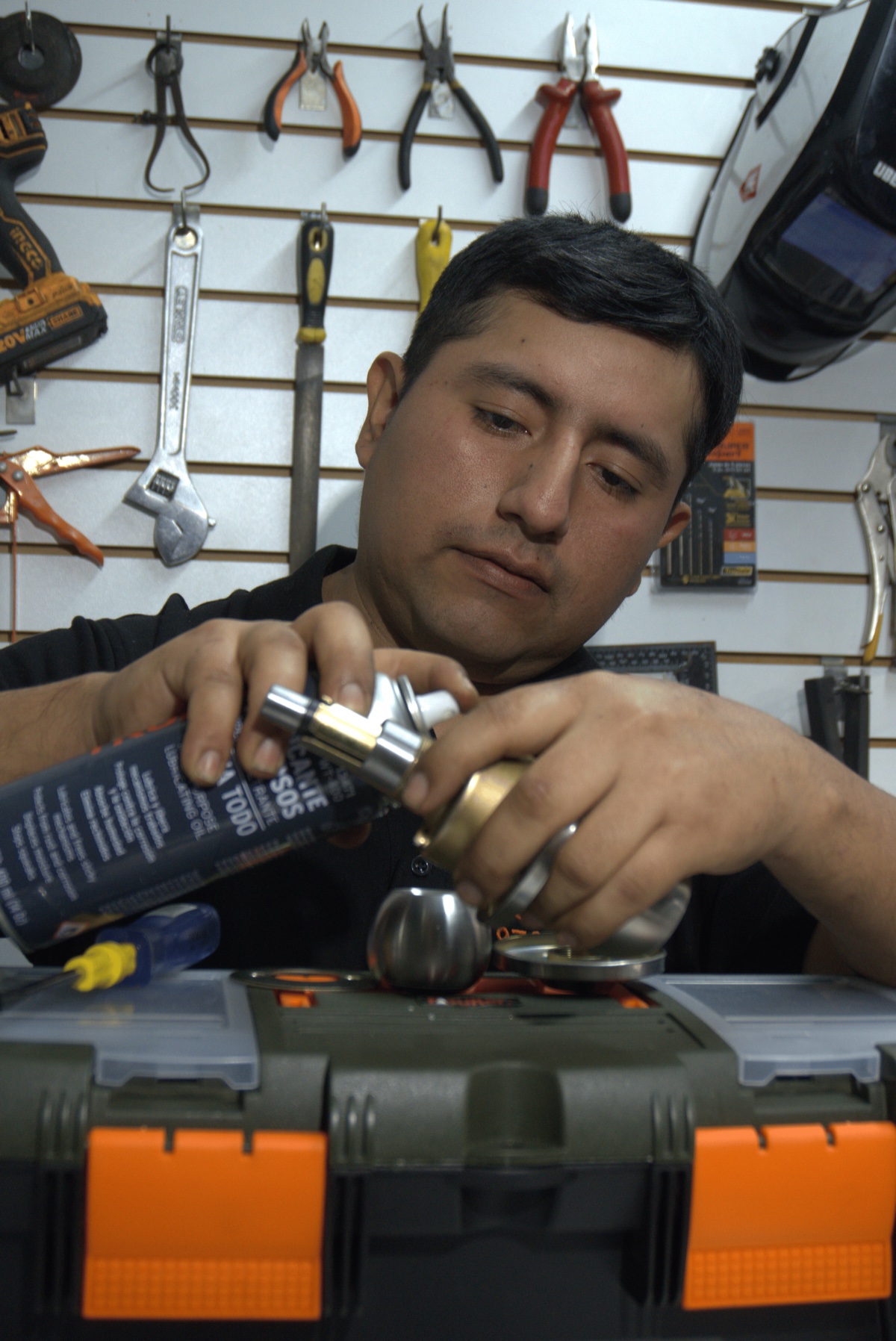 Mantenimiento y Reparación de Cerradura 2